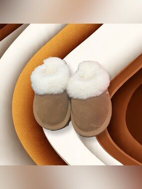 Emu Australia Slip Ons
One light toe scuff
11 little kid
Tan
RRP $80